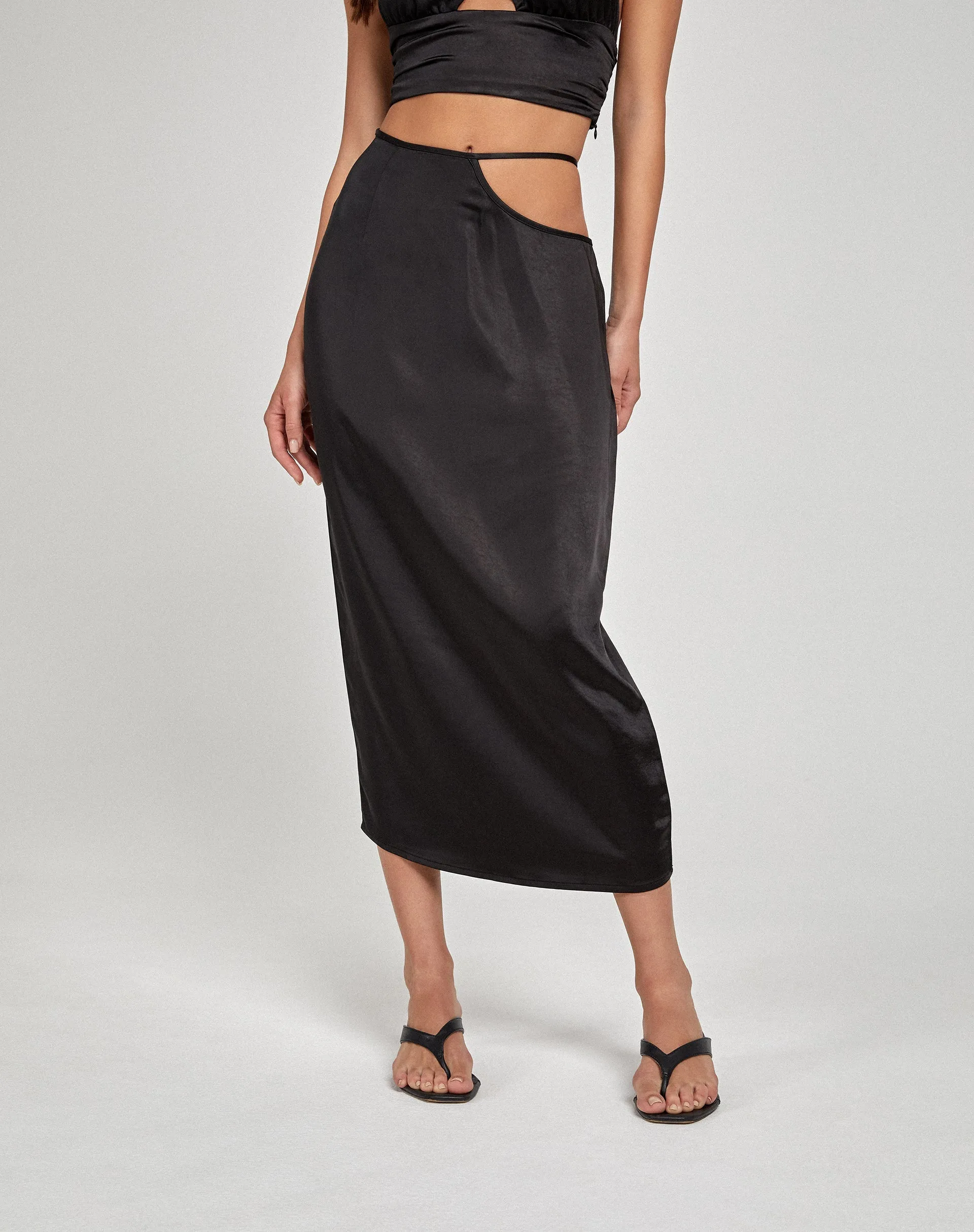 Gardy Midi Skirt in Satin Black