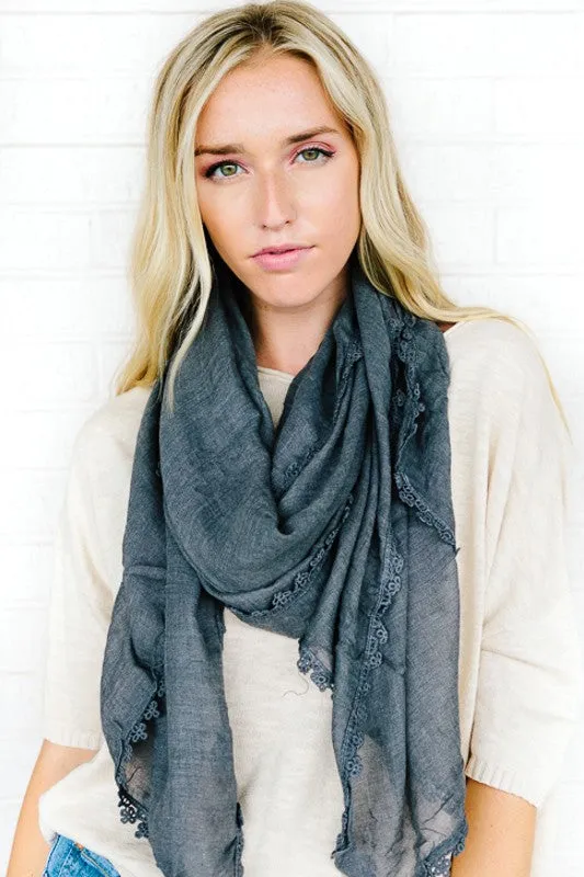 Lightweight scarf in smoke grey