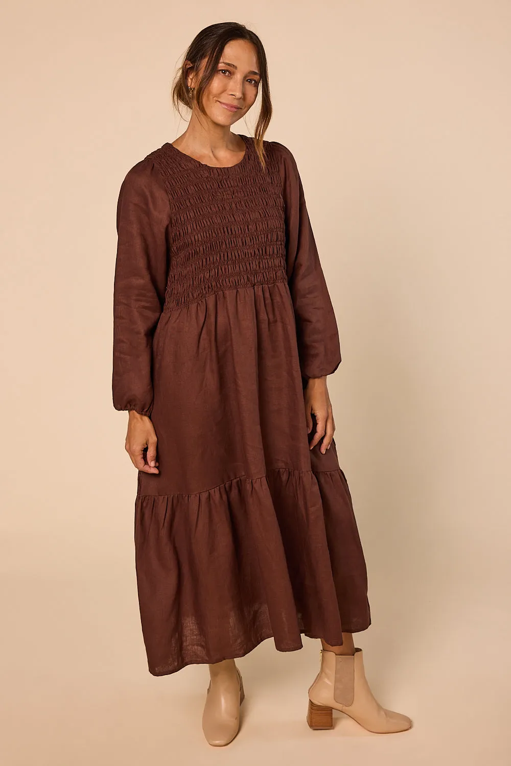 Minden Linen Shirred Long Sleeve Dress in Raisin