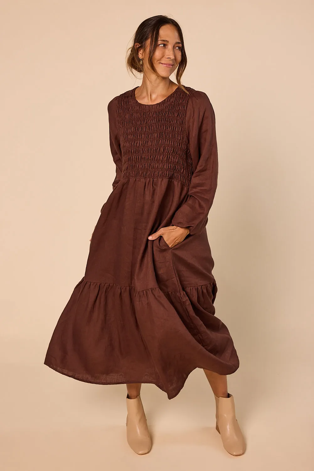 Minden Linen Shirred Long Sleeve Dress in Raisin