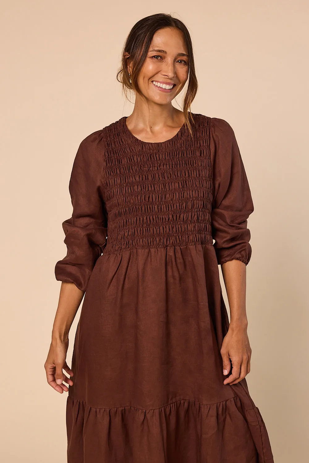 Minden Linen Shirred Long Sleeve Dress in Raisin