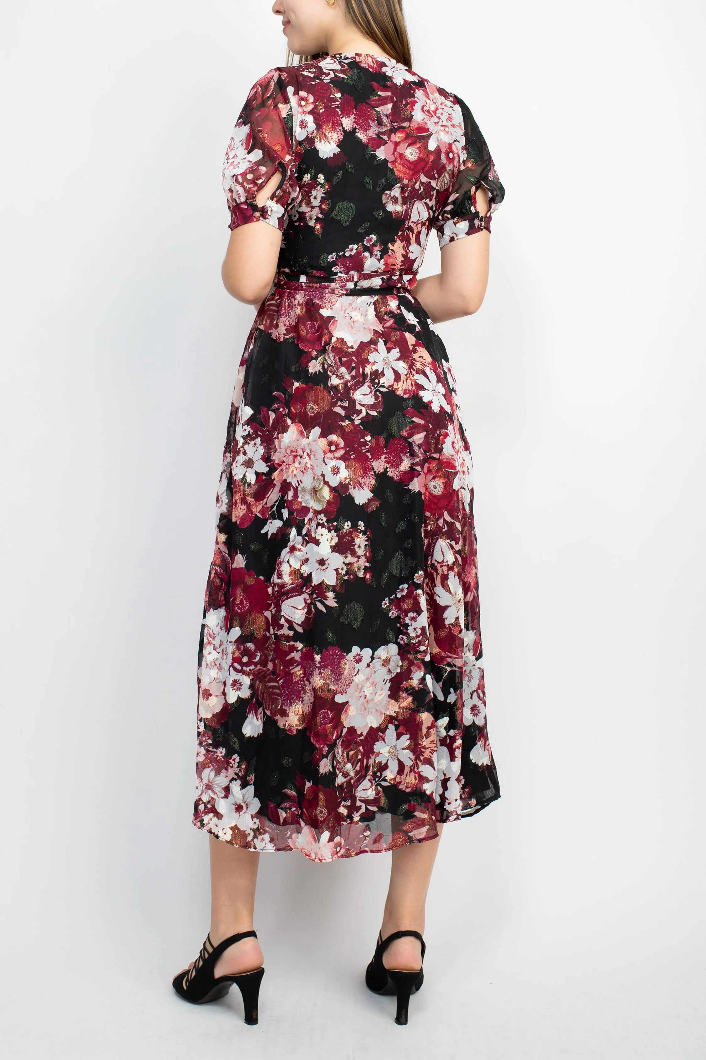 Sage Collective V-Neck Short Sleeve Tie Waist Floral Print Fir & Flare Clipped Chiffon Dress