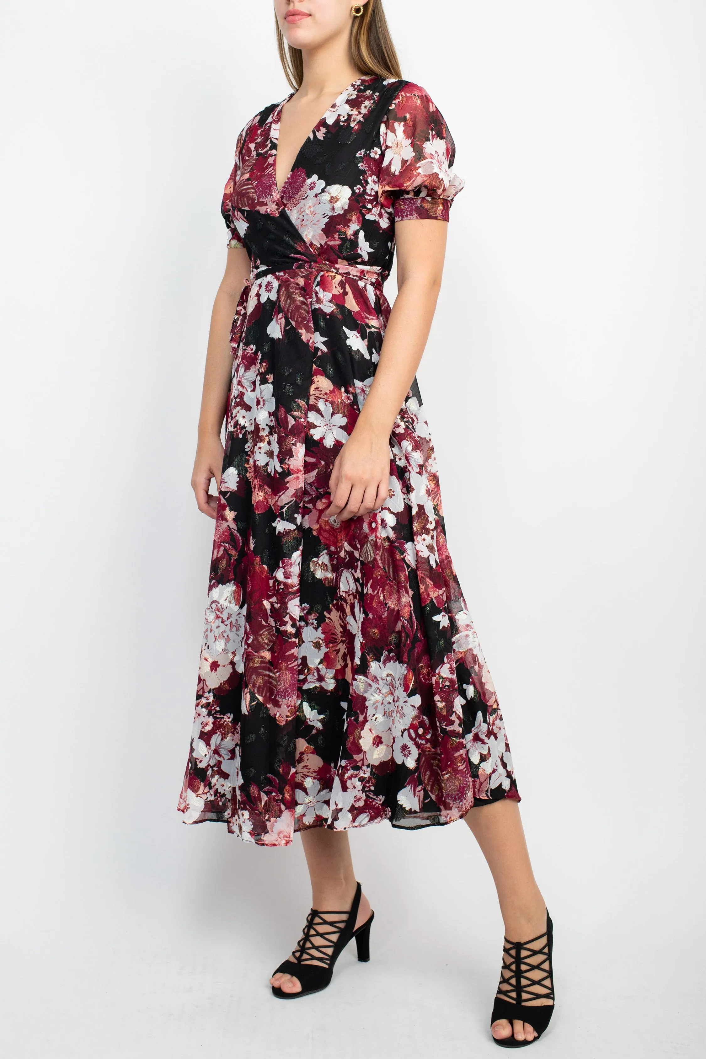 Sage Collective V-Neck Short Sleeve Tie Waist Floral Print Fir & Flare Clipped Chiffon Dress