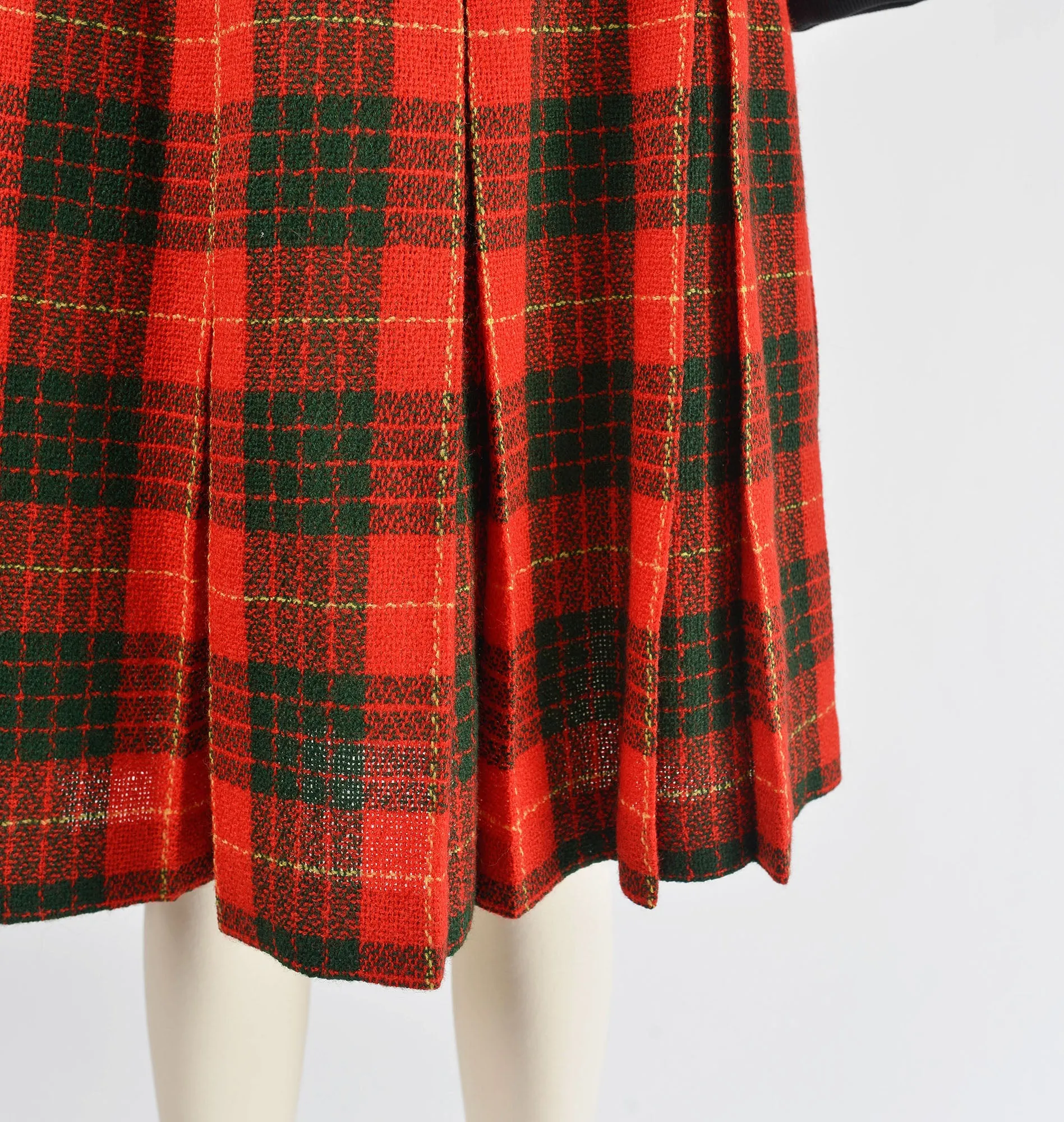 Vintage 50s Red and Green Plaid Wool Pleated Skirt size S